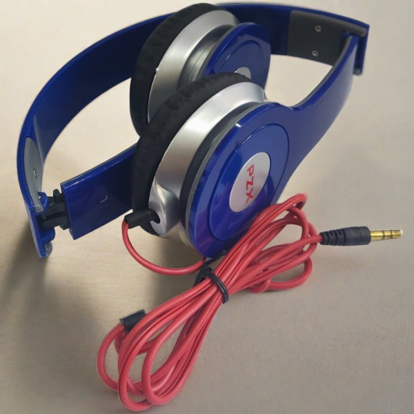 PZX headphones are wired and worn on the ear, equipped with a microphone and a modern cable