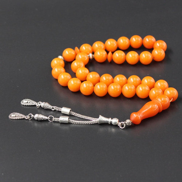 A musky sandalous rosary in a wonderful honey color, a medium bead woven with a strong fluorocarbon thread and a crochet made of a mixture of antimony and metal.