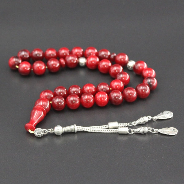 A strong cherry red sandalous rosary with a medium bead woven with strong fluorocarbon thread and a crochet made of a mixture of antimony and metal.